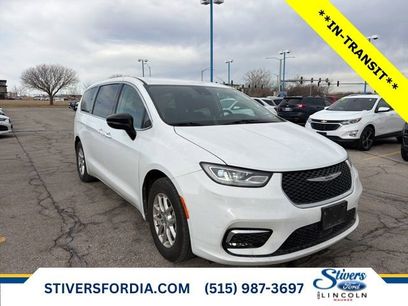 Used 2024 Chrysler Pacifica Touring-L