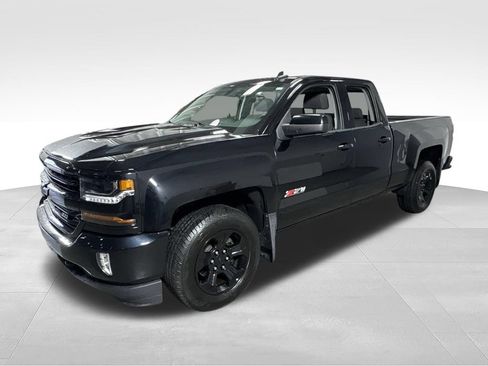 Used 2017 Chevrolet Silverado 1500 LT w/ Midnight Edition AWD/4WD image 4