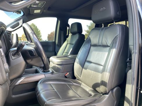 Used 2020 Chevrolet Silverado 1500 High Country w/ Technology Package image 7