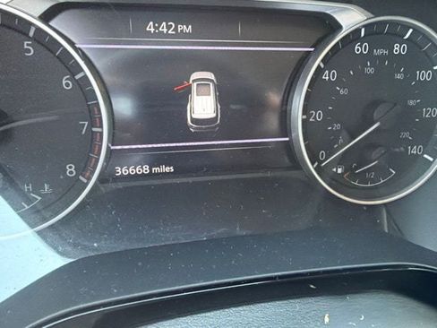 Used 2022 Nissan Pathfinder SV FWD image 5