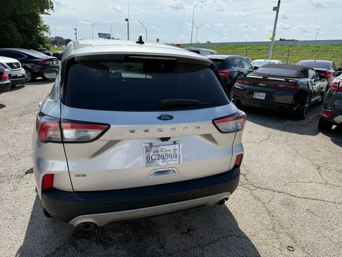 Used 2020 Ford Escape SE image 8