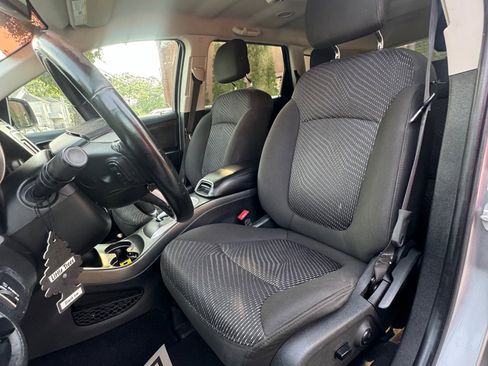 Used 2020 Dodge Journey SE w/ SE Popular Equipment Group image 19