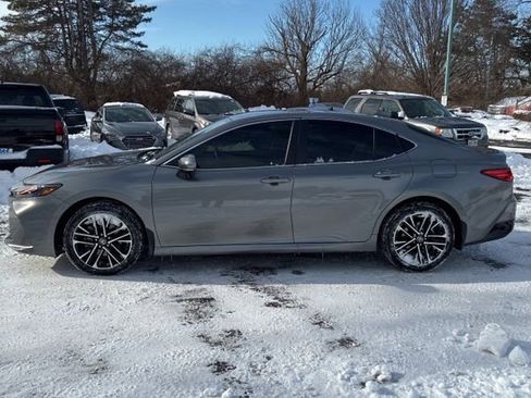 Used 2025 Toyota Camry XLE image 4