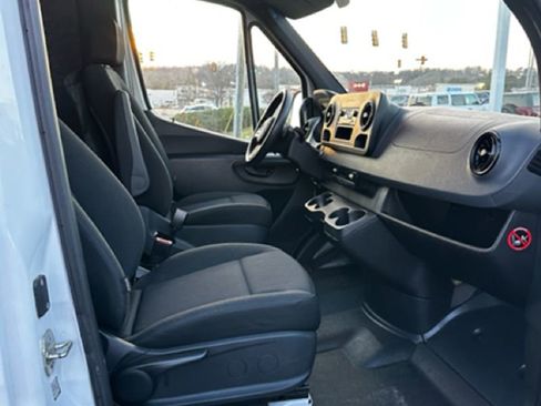 Used 2021 Mercedes-Benz Sprinter 2500 image 10