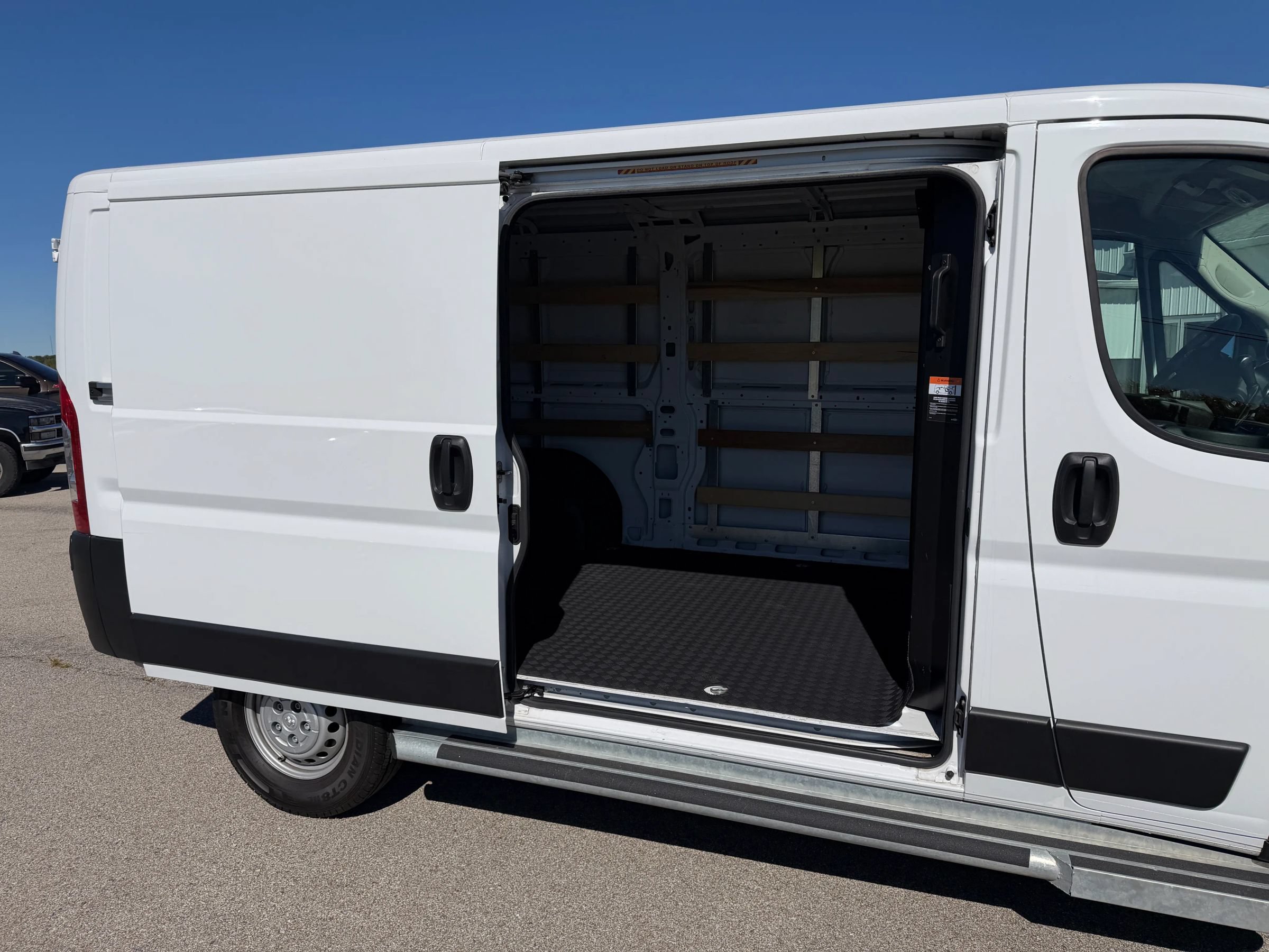 Used 2025 RAM ProMaster 2500 w/ U-Haul Equipment Group FWD image 7