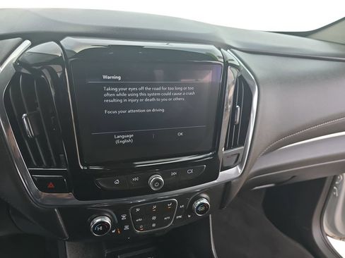 Used 2023 Chevrolet Traverse LT FWD image 9