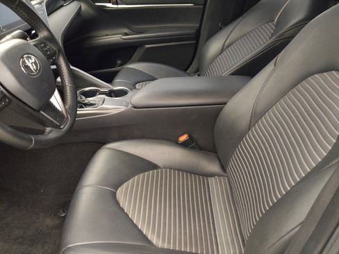 Used 2021 Toyota Camry SE FWD image 17
