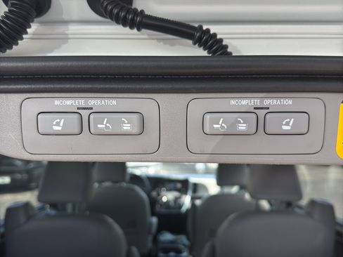 Used 2018 Toyota Sienna Limited Premium image 13