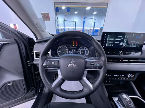 Used 2025 Mitsubishi Outlander SE AWD/4WD image 15