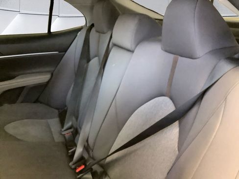 Used 2018 Toyota Camry LE image 18
