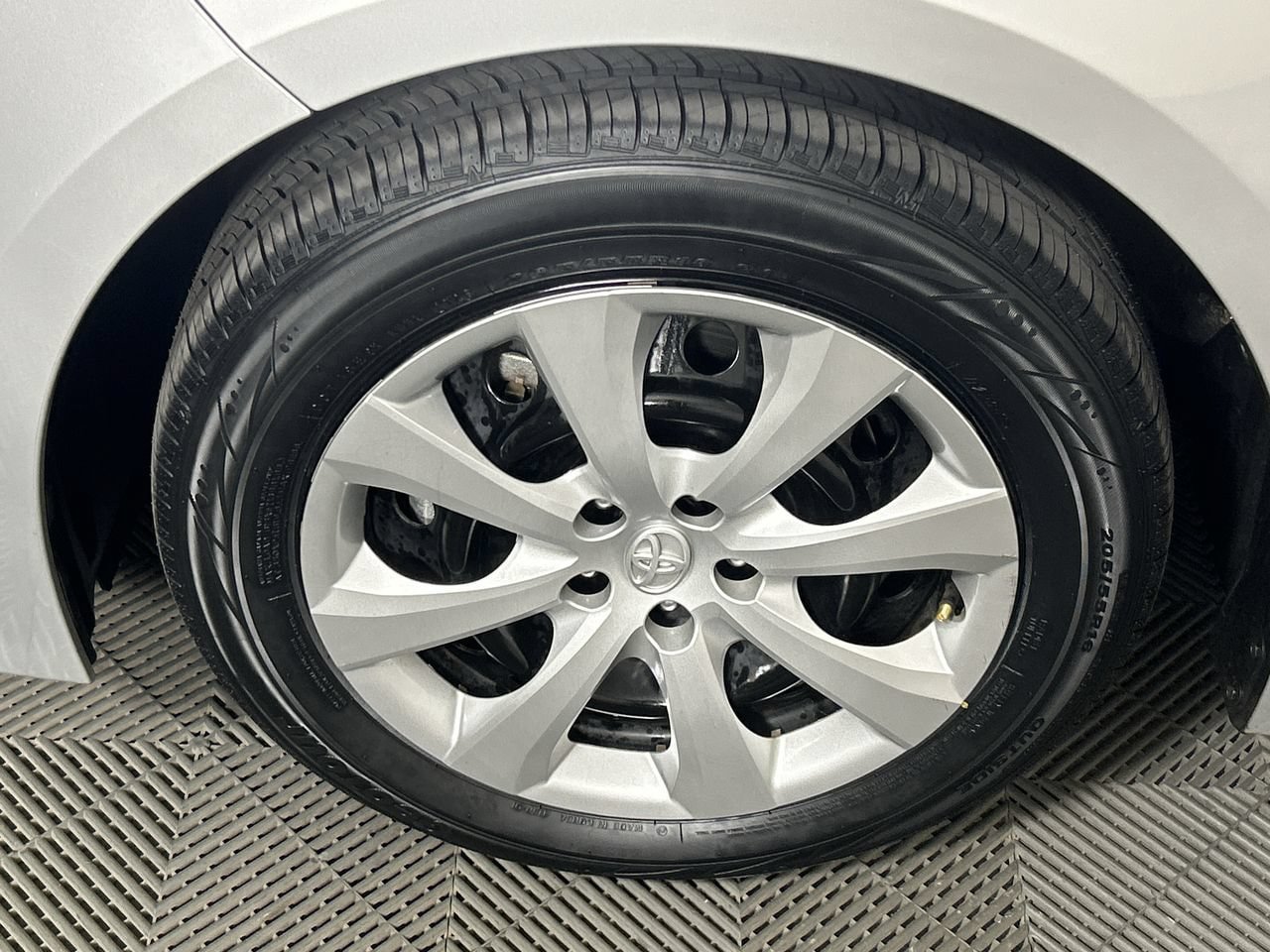 Used 2025 Toyota Corolla LE FWD image 10