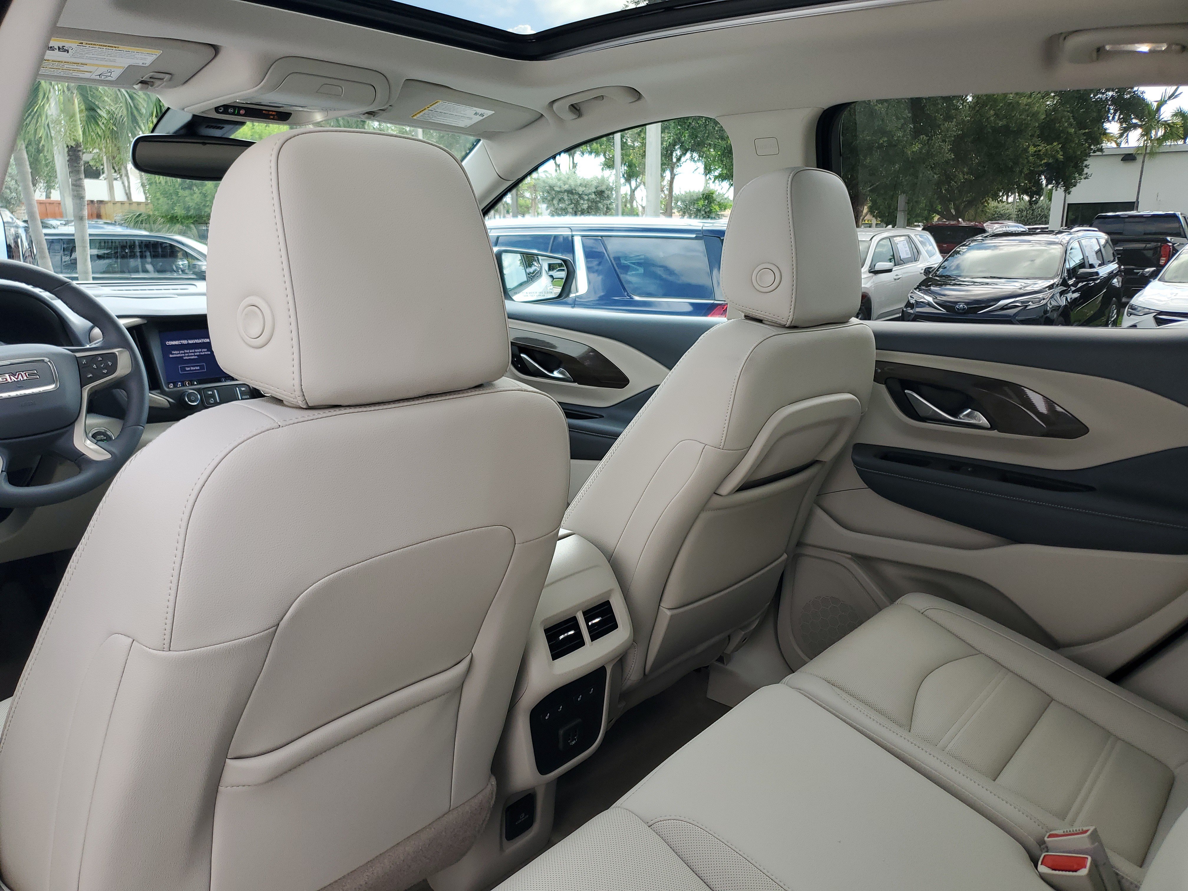 Used 2023 GMC Terrain Denali w/ Denali Premium Package AWD/4WD image 15