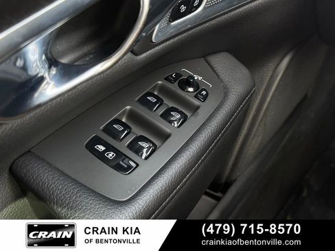 Used 2017 Volvo V90 T6 Cross Country image 11