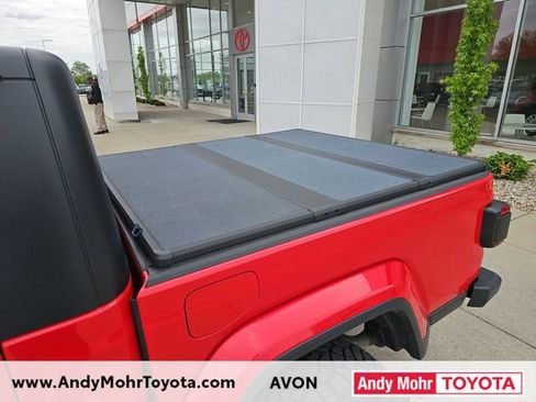 Used 2020 Jeep Gladiator Overland AWD/4WD image 30
