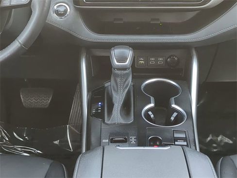 Certified 2023 Toyota Highlander XLE image 19