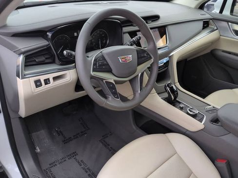 Used 2023 Cadillac XT5 Premium Luxury AWD/4WD image 2