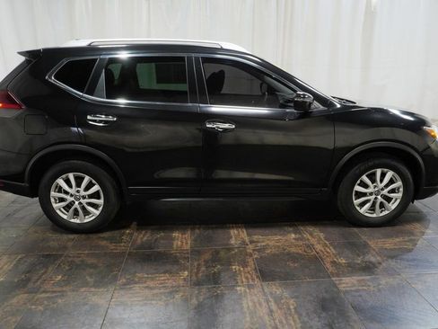 Used 2019 Nissan Rogue SV image 4