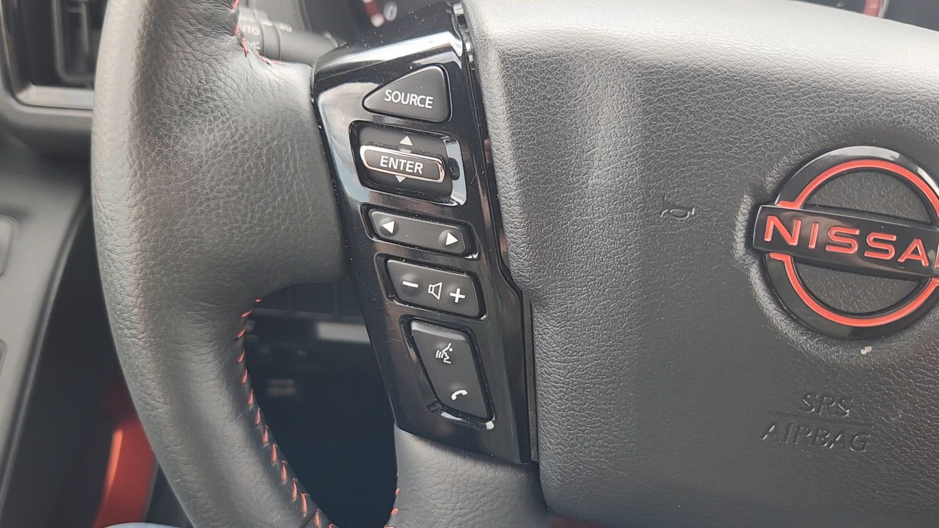 Used 2026 Nissan Frontier PRO-4X AWD/4WD image 12