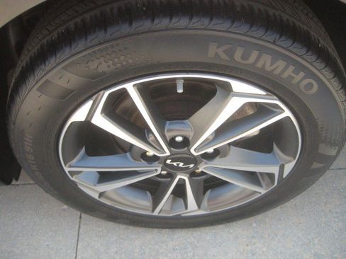 Used 2024 Kia Forte LXS w/ LXS Technology Package FWD image 11