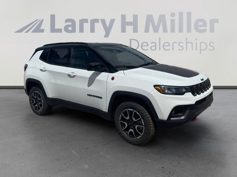 New 2026 Jeep Compass Trailhawk AWD/4WD image 7