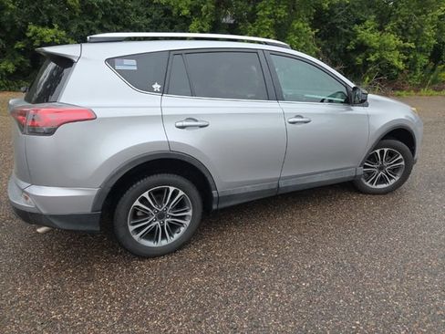 Used 2016 Toyota RAV4 LE AWD/4WD image 16