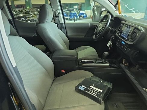 Used 2022 Toyota Tacoma SR AWD/4WD image 9