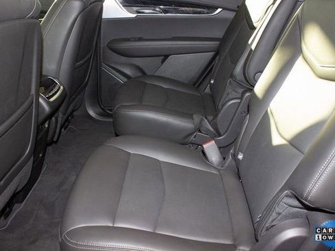 Used 2025 Cadillac XT6 Premium Luxury image 19