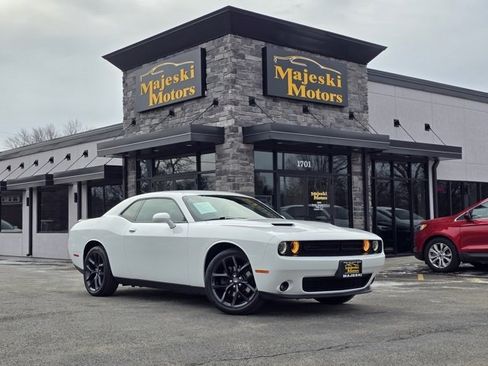 Used 2020 Dodge Challenger SXT w/ Plus Package image 1