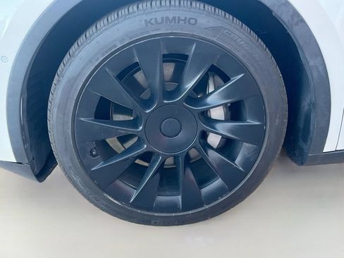 Used 2021 Tesla Model Y Long Range AWD/4WD image 31