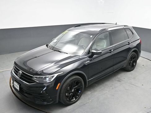 Used 2023 Volkswagen Tiguan SE R-Line AWD/4WD image 19