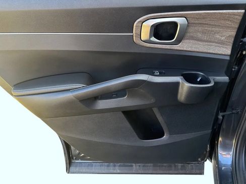 Used 2022 Kia Sorento EX w/ Panoramic Sunroof Package image 27