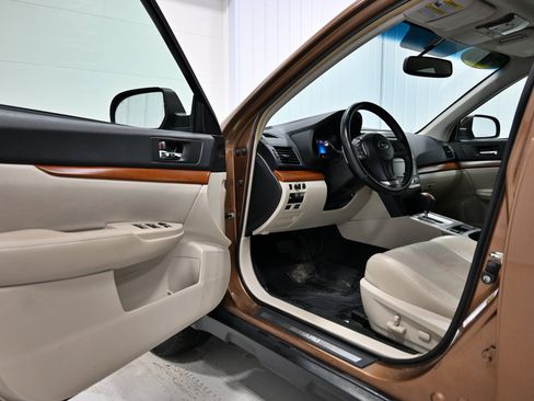 Used 2013 Subaru Outback 2.5i Limited AWD/4WD image 4