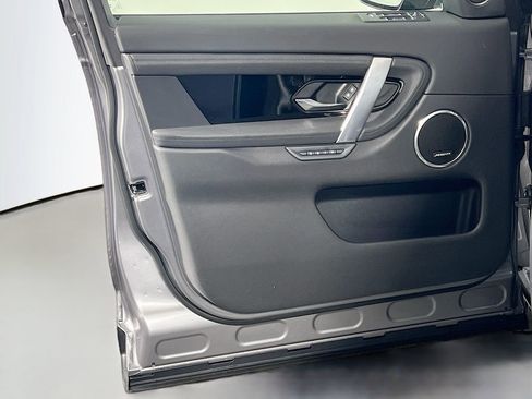 Used 2025 Land Rover Discovery Sport S image 18