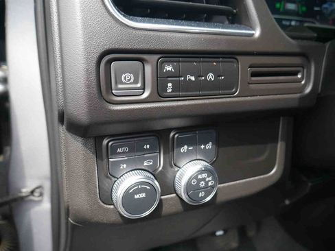 Used 2023 GMC Yukon XL SLE w/ Gmc Pro Safety Plus Package AWD/4WD image 28