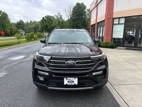 Used 2023 Ford Explorer XLT w/ Equipment Group 202A AWD/4WD image 2