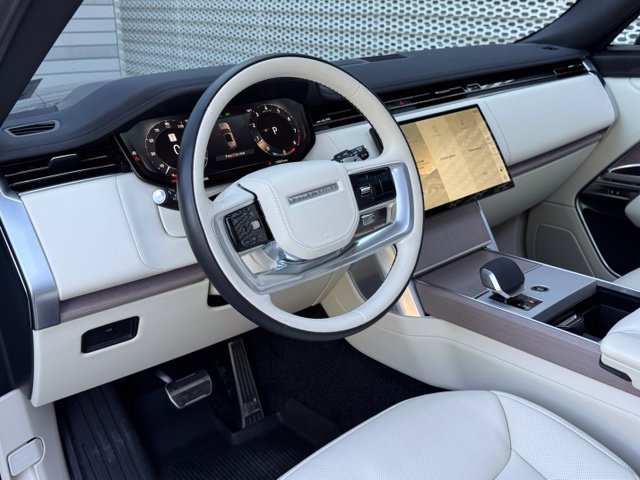 Used 2025 Land Rover Range Rover SE AWD/4WD image 8