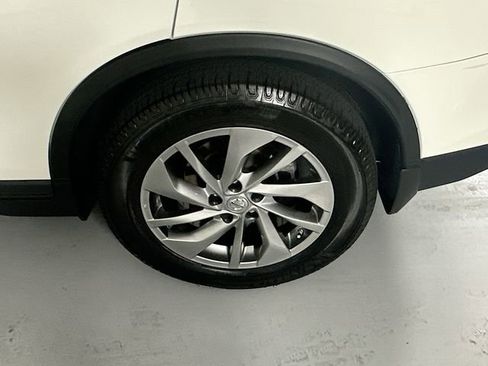 Used 2014 Nissan Rogue SL FWD image 29