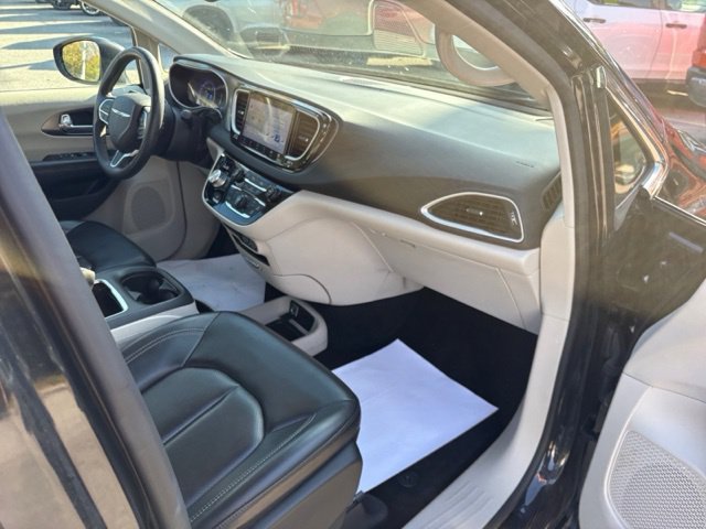 Used 2023 Chrysler Pacifica Touring-L FWD image 41