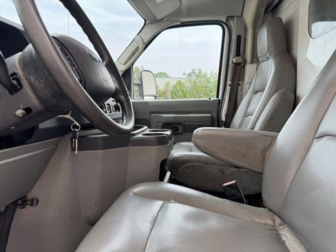 Used 2009 Ford E-350 and Econoline 350 Super Duty image 8