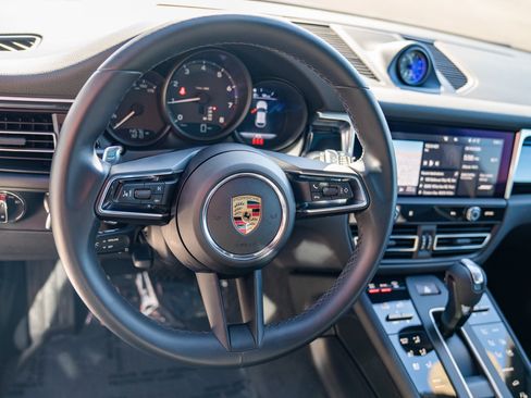 Used 2022 Porsche Macan AWD/4WD image 14