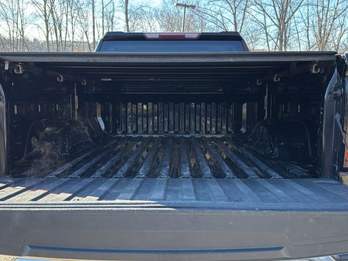 Used 2019 GMC Sierra 1500 SLE w/ SLE Value Package image 28