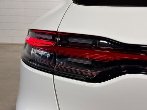 Used 2025 Porsche Macan image 11