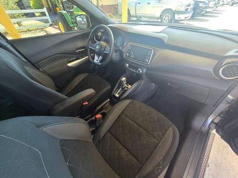 Used 2018 Nissan Kicks SV FWD image 40