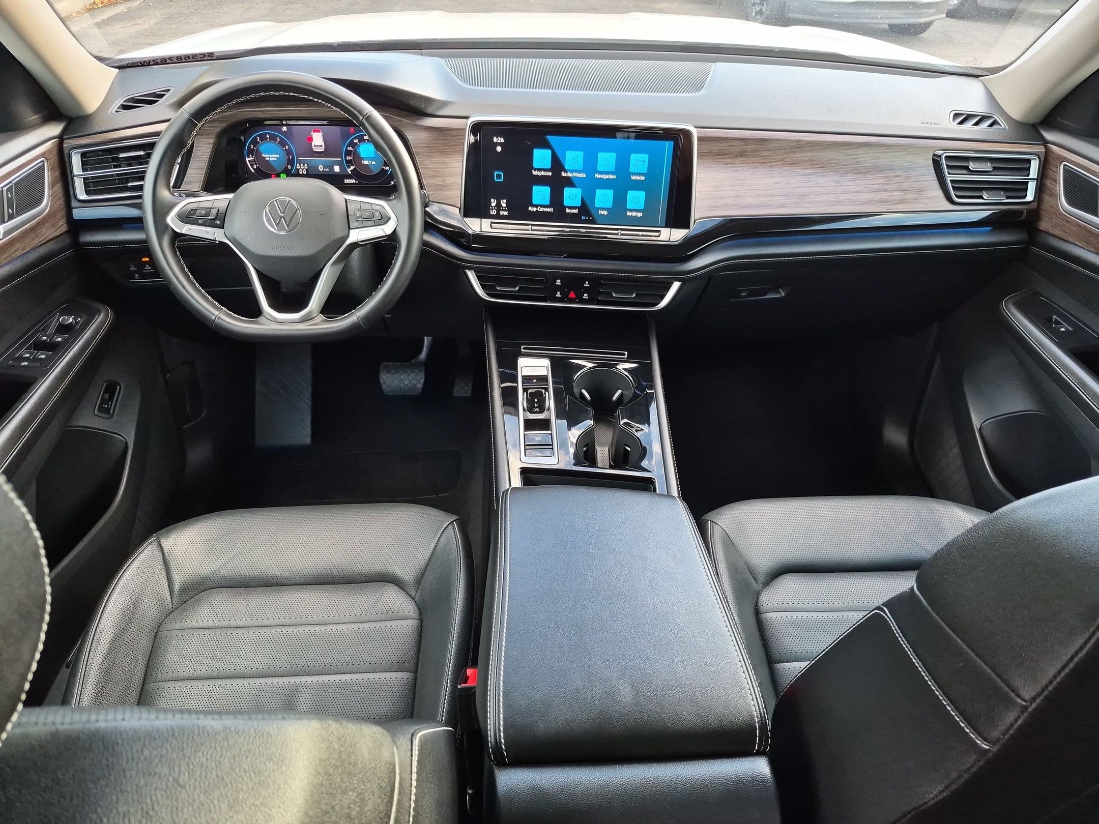 Used 2025 Volkswagen Atlas SEL AWD/4WD image 32