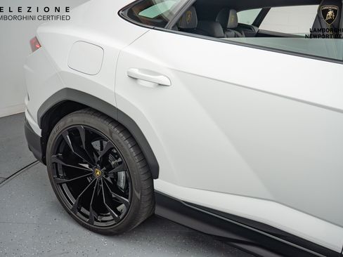 Used 2022 Lamborghini Urus image 7