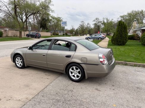 Used 2005 Nissan Altima 2.5 S w/ (F01) Convenience Pkg image 8