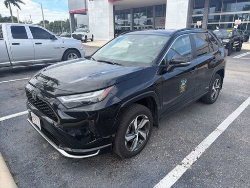 Certified 2025 Toyota RAV4 SE image 1