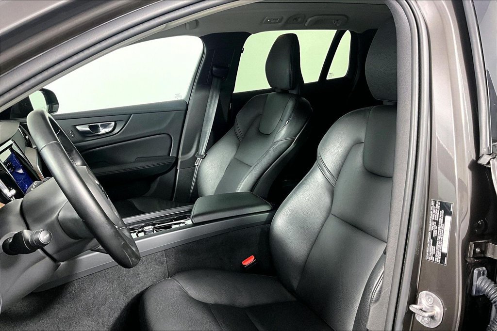 Used 2025 Volvo V60 B5 Cross Country Plus AWD/4WD image 25