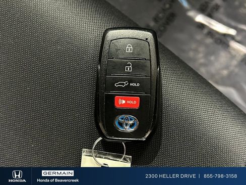 Used 2021 Toyota Venza LE image 33