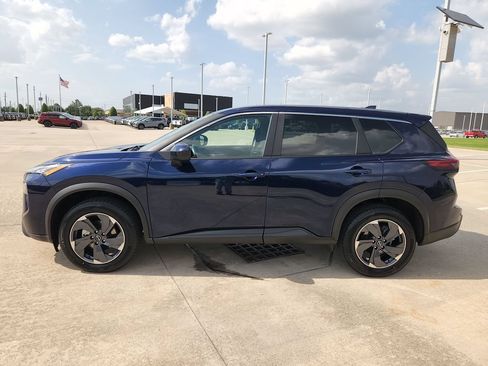 Used 2025 Nissan Rogue SV FWD image 8